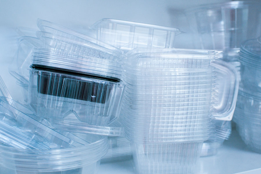 Plastic food trays: a conscious choice
